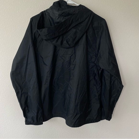 L.L. Bean | Women's Packable Casco Bay Windbreaker Size Medium - Picture 4 of 7